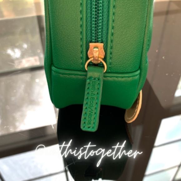 Bath & Body Works Turtle Zippered Bag - Picture 2 of 6